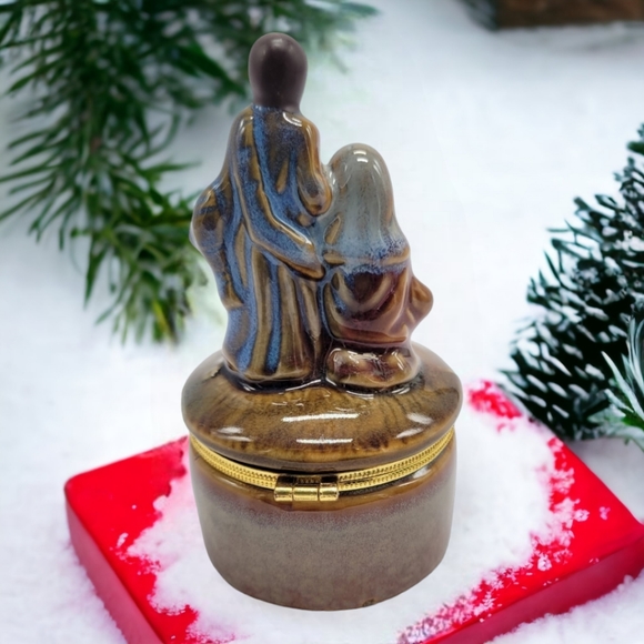 Nativity Ceramic Hinged Holiday Trinket Box - Picture 4 of 8